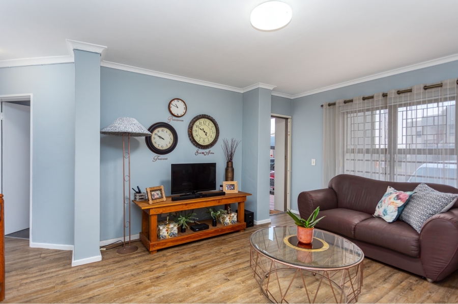 2 Bedroom Property for Sale in Loevenstein Western Cape
